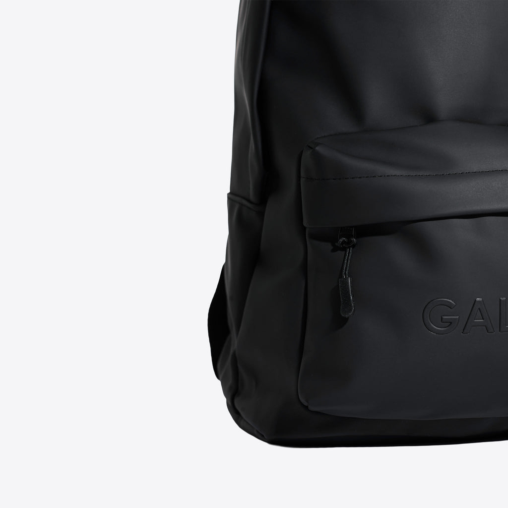 ESSENTIAL BACKPACK